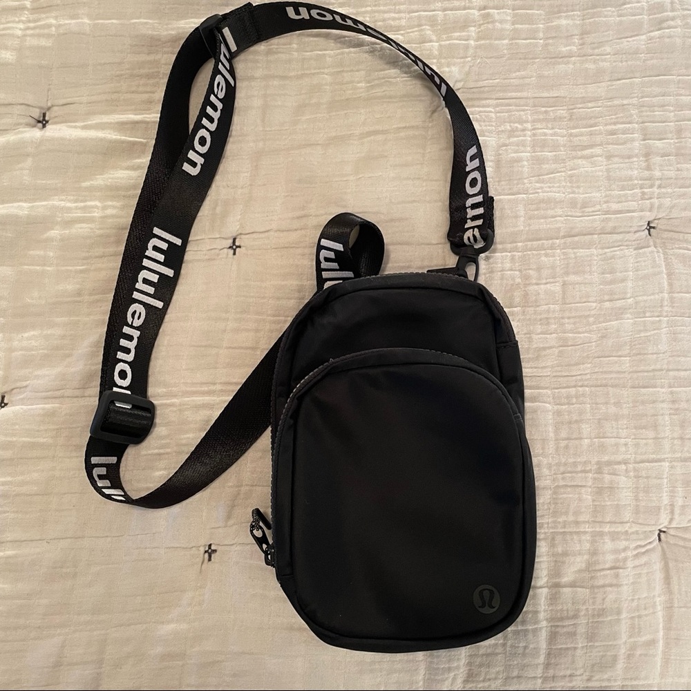Lululemon The rest is written Crossbody
